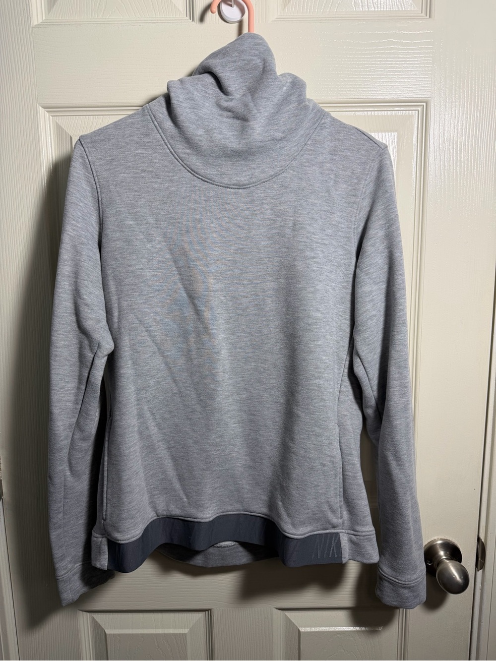 Women’s Nike Light Gray Turtleneck Pullover, size Medium